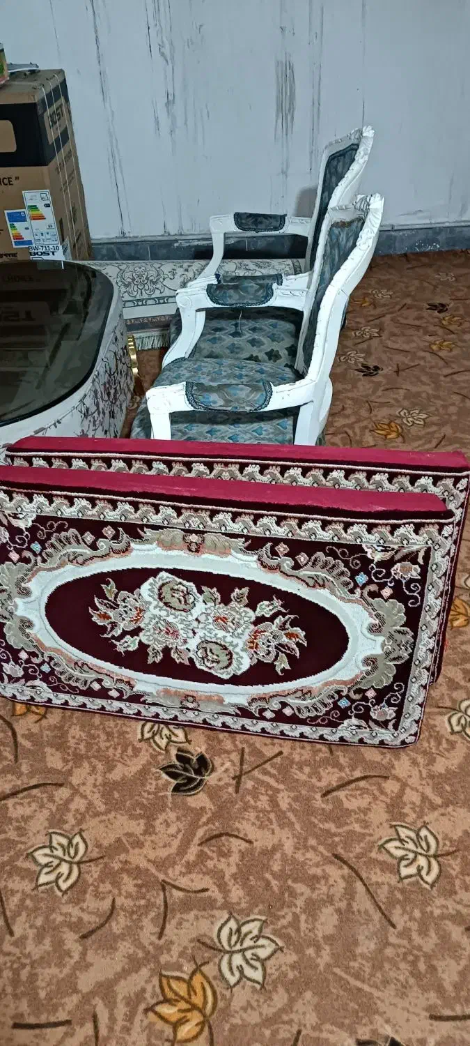 یک جفت پشتی|مبلمان خانگی و میز عسلی|محمدشهر, محمدشهر|دیوار