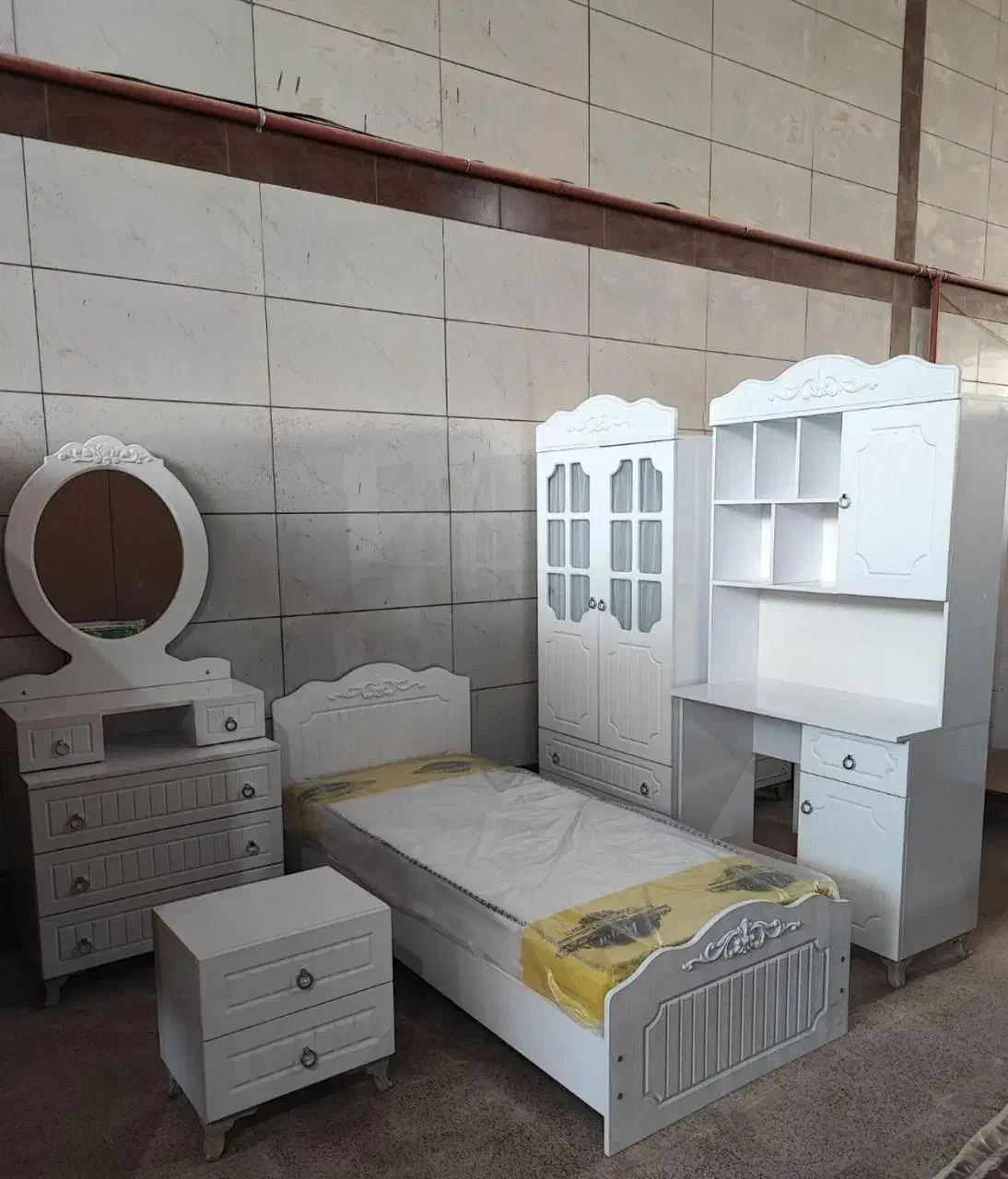 سرویس خواب نوجوان.دخترانه وپسرانه تخت|تخت و سرویس خواب|تبریز, |دیوار