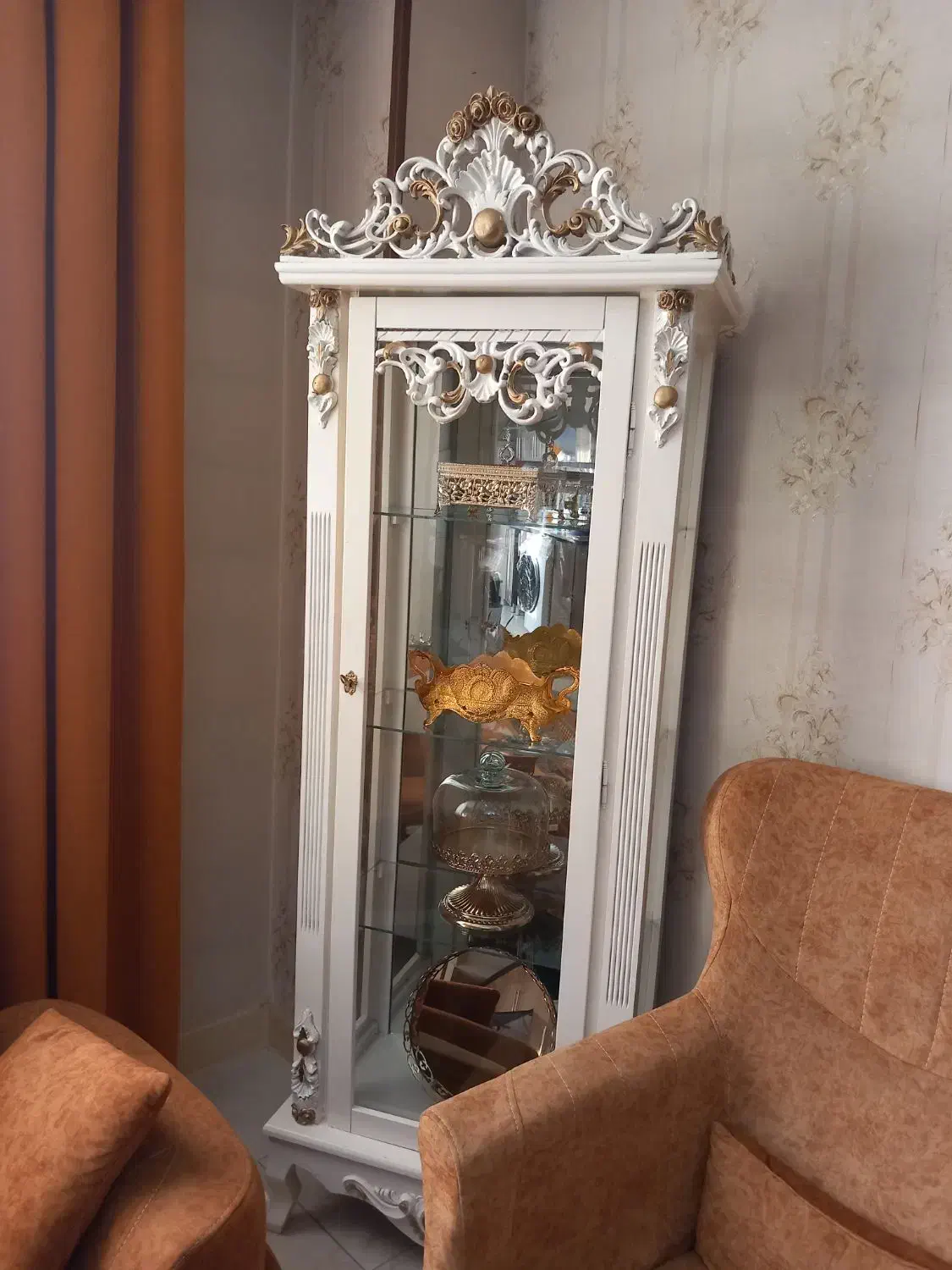 بوفه چوبی سفید طلایی|بوفه، ویترین، کنسول|کرج, حصارک بالا|دیوار