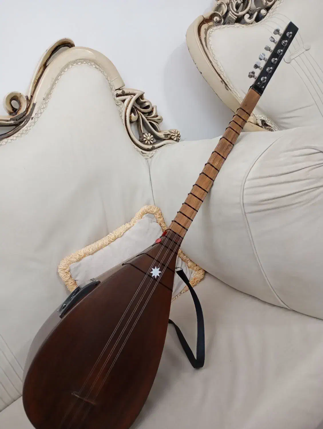 ساز قوپوز برقی|سازهای سنتی|مشگین شهر, |دیوار