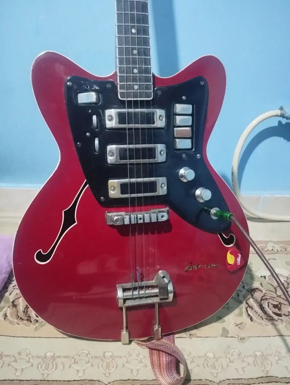 گیتار الکتریک تورنادو|گیتار، بیس، امپلیفایر|اردبیل, |دیوار