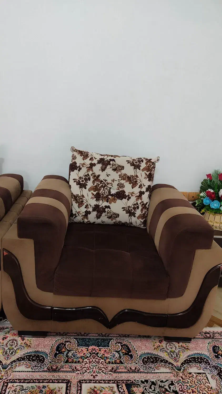 یه دست مبل ۷ نفره ، و میز ناهار خوری ۴ نفره|مبلمان خانگی و میز عسلی|لشت نشا, |دیوار