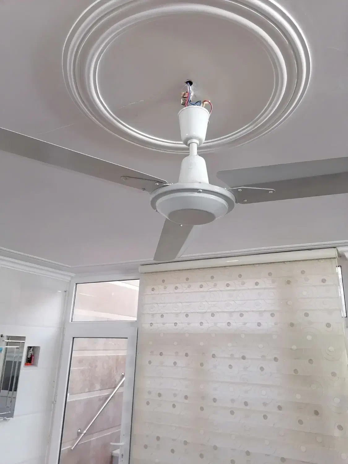 پنکه سقفی کاملا تمیز|پنکه و تصفیهکنندهٔ هوا|قم, گلزار|دیوار