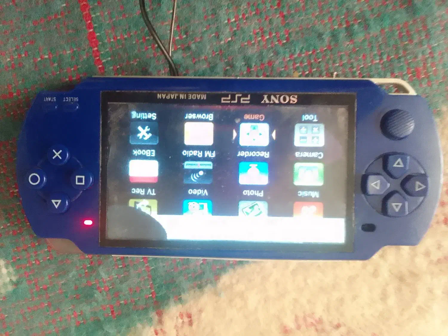 دستگاه بازی و آهنگ و هم فیلمشو نگاه کنی باهاش  ۷۰۰|کنسول، بازی ویدئویی و آنلاین|مشهد, نوید|دیوار