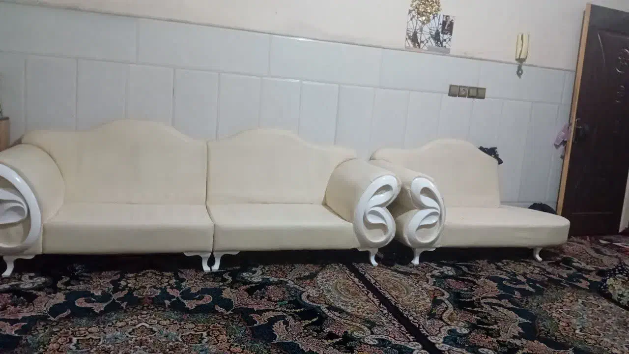 مبل چرمی|مبلمان خانگی و میز عسلی|قم, سراجه|دیوار