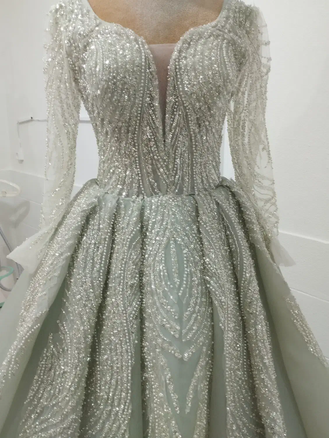 ارائه کرایه انواع لباس عروس. فرمالیته. حنا بندان|لباس|نیریز, |دیوار