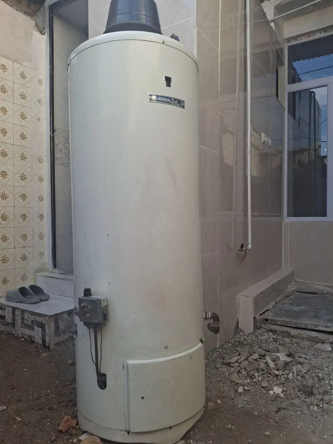 آبگرمکن زمین|آبگرمکن، پکیج، شوفاژ|صحنه, |دیوار