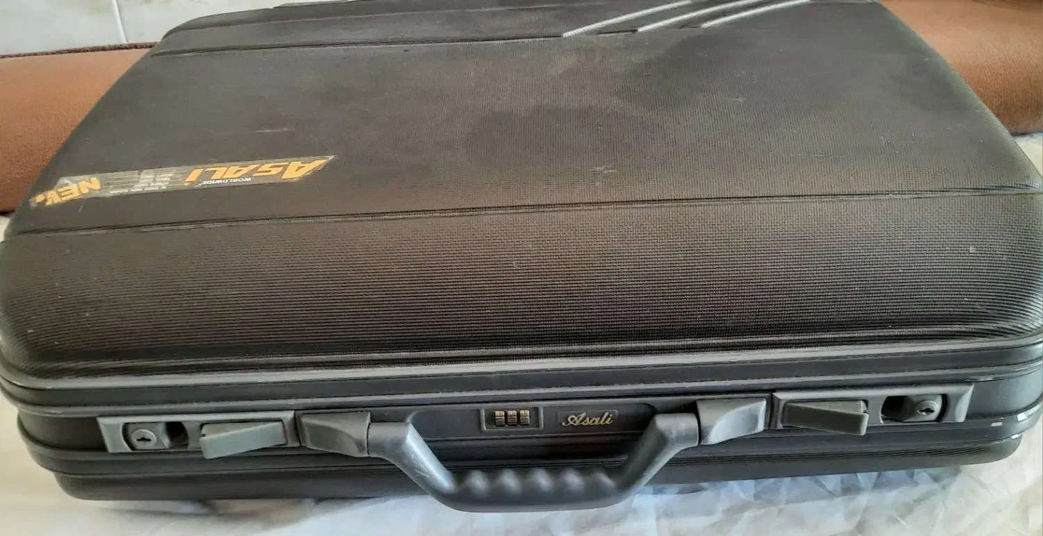 چمدان مسافرتی سالم کارنکرده تمیز بفروش میرسد|کیف، کفش، کمربند|صومعه‌سرا, |دیوار