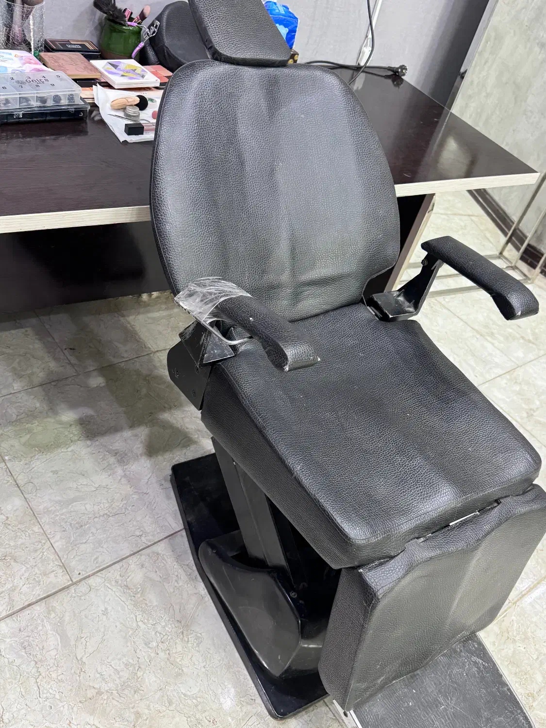 آیینه ،صندلی اصلاح،آینه و صندلی میکاپ آرایشگاه|آرایشگاه و سالن‌های زیبایی|بافق, |دیوار