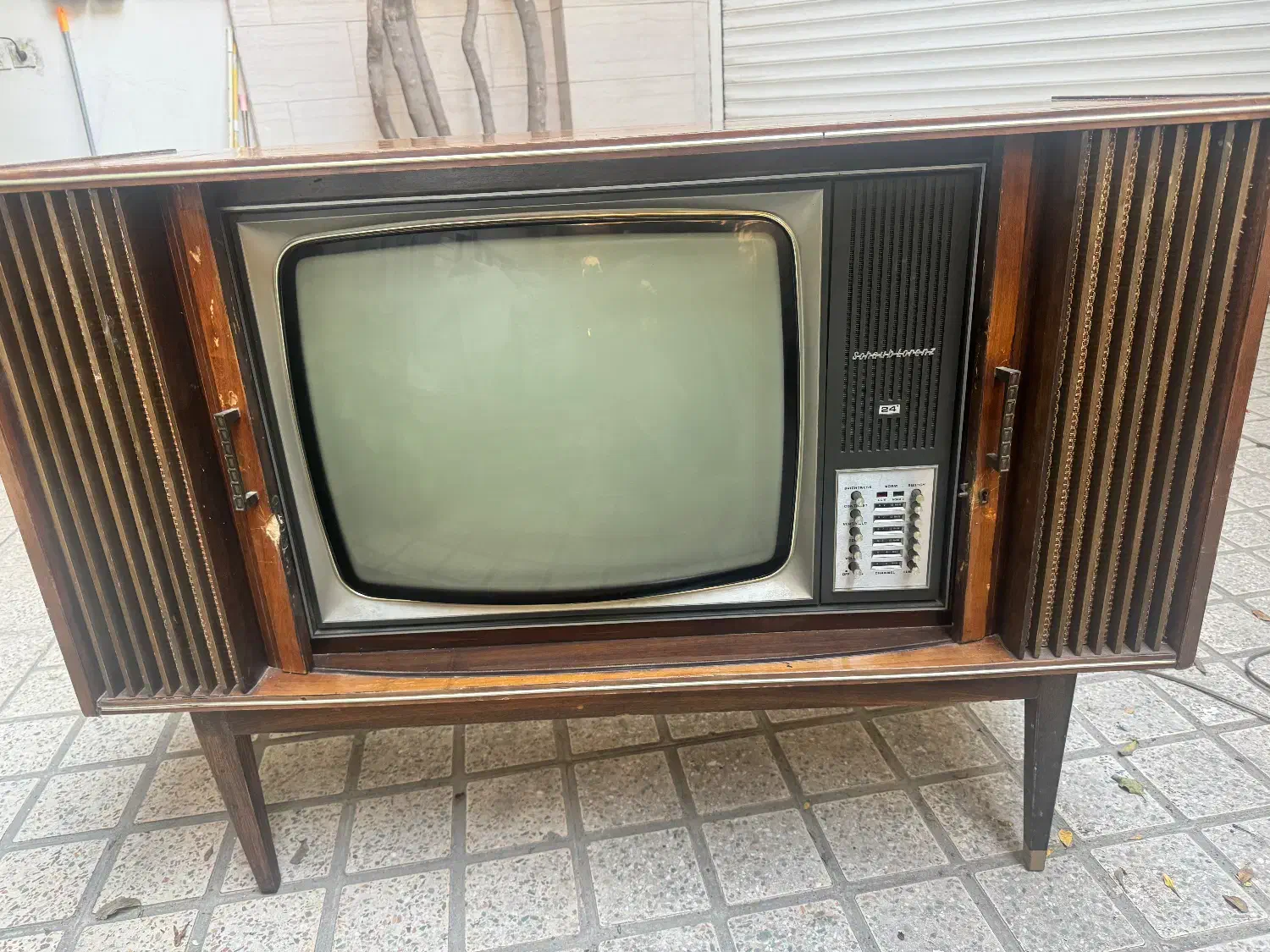 تلویزیون کمدی عتیقه شاب لورنس|کلکسیون اشیاء عتیقه|بابل, |دیوار