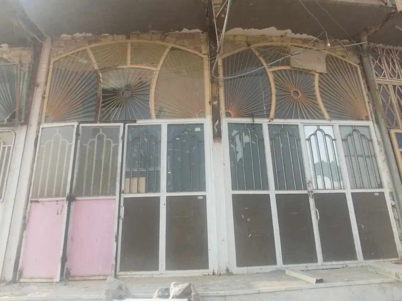 فروش دو در آهنی مغازه|مصالح و تجهیزات ساختمان|زهک, |دیوار