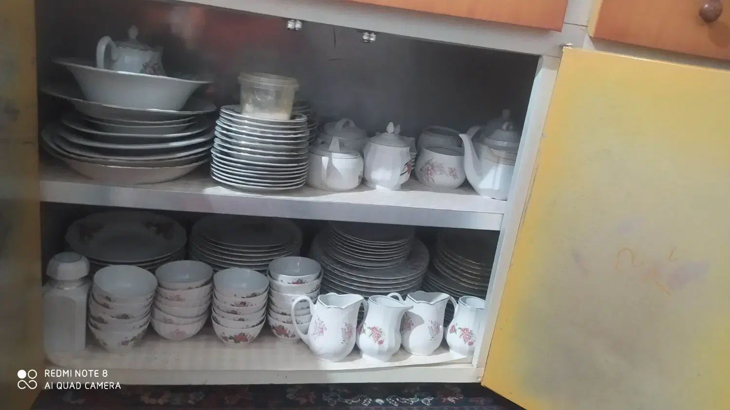 چند عدد کابینت تمیز ،اجاق گاز عالی و آبگرمکن لورچ|مصالح و تجهیزات ساختمان|نهاوند, |دیوار