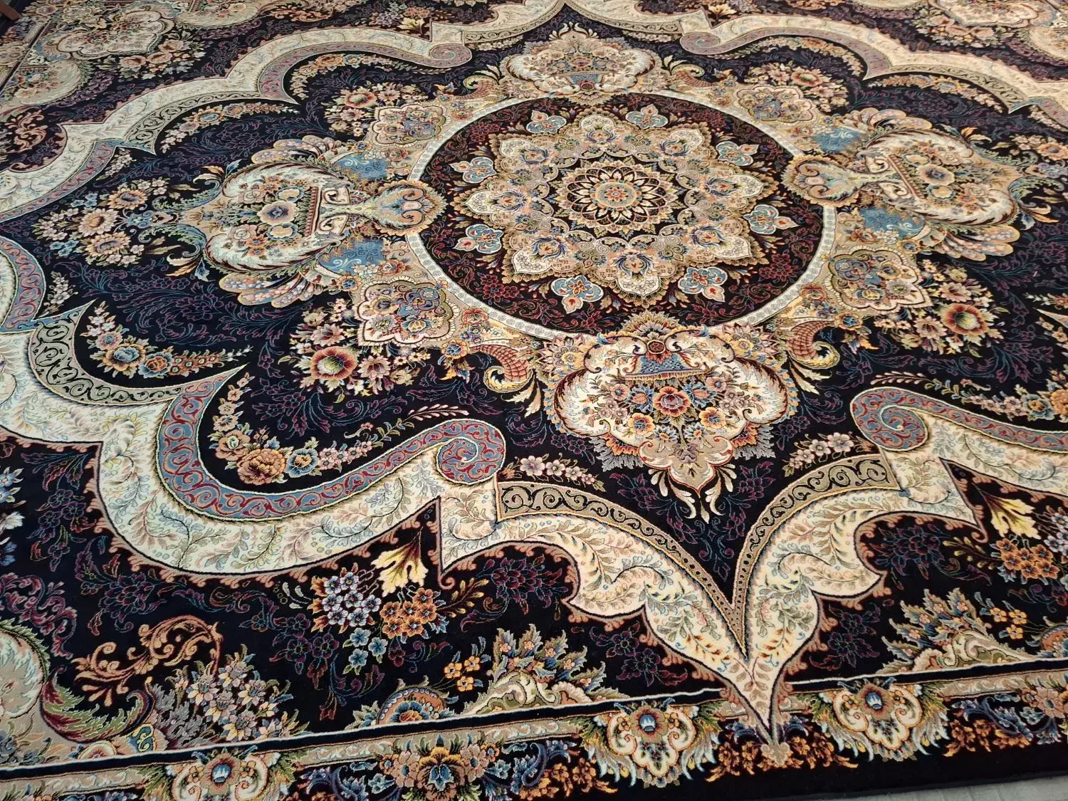 فرش ۱۲متری و ۹ متری|فرش|تبریز, |دیوار