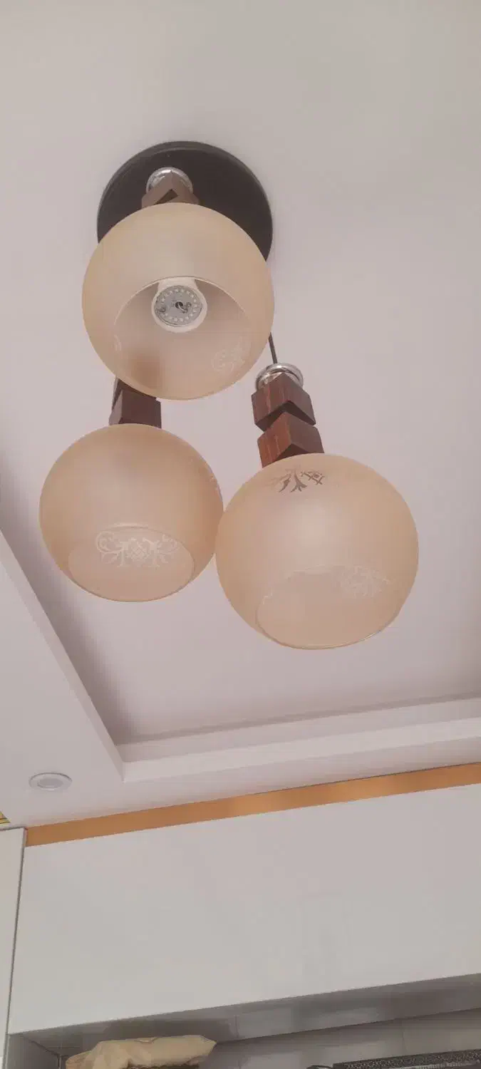 لوستر نو هست خیلی تمیز|لوستر و چراغ آویز|اصفهان, کوجان|دیوار