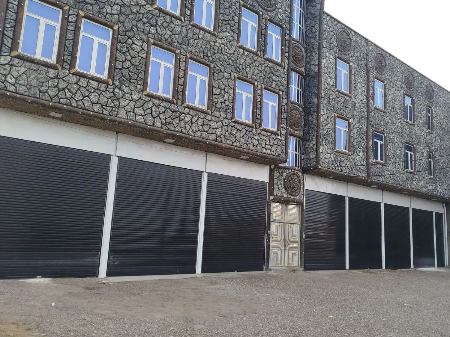 کرکره برقی با جک بلند مدت و بدون بهره|خدمات پیشه و مهارت|چالدران, |دیوار