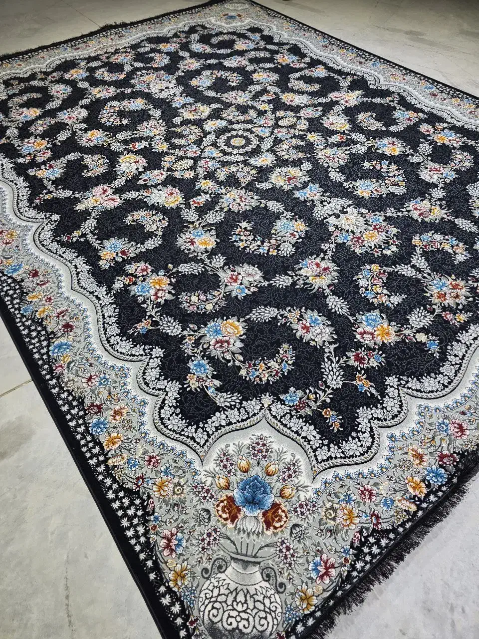 فرش ۷۰۰ شانه/تمام نخ اصل/۱۲ متری/ارسال سراسر کشور|فرش|سنندج, |دیوار