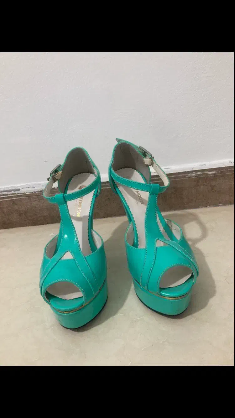 کفش مجلسی|کیف، کفش، کمربند|فریدون‌کنار, |دیوار