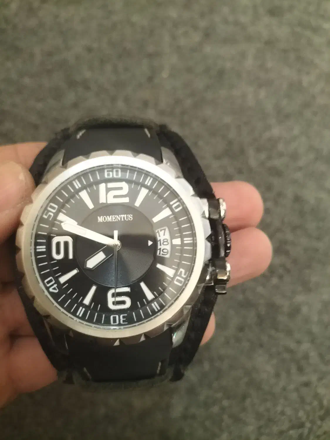 ساعت مومنتوس|ساعت|هشتگرد, فاز ۱ مهستان|دیوار