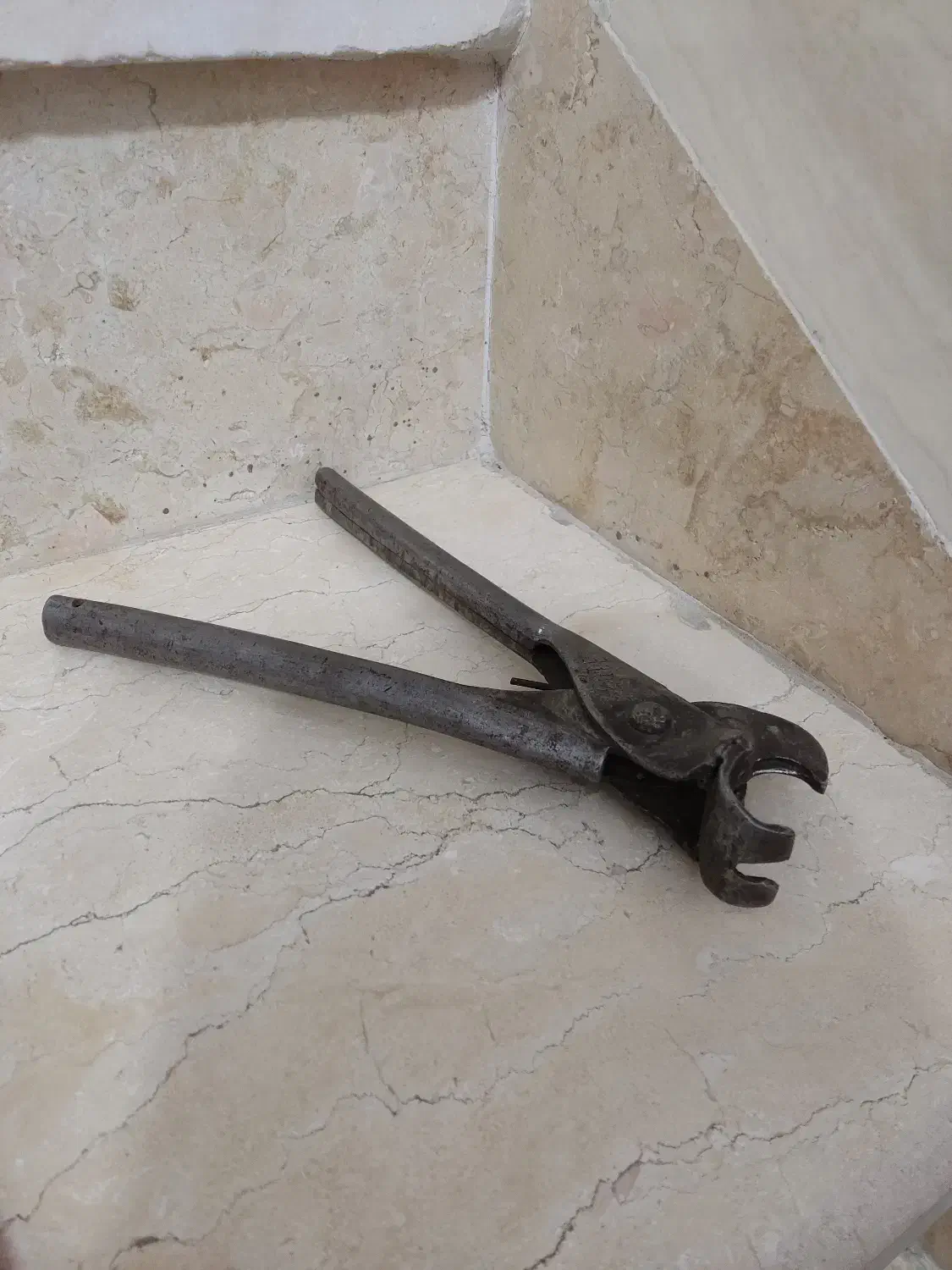 ابزار قدیمی|کلکسیون اشیاء عتیقه|مهاباد (آذربایجان غربی), |دیوار