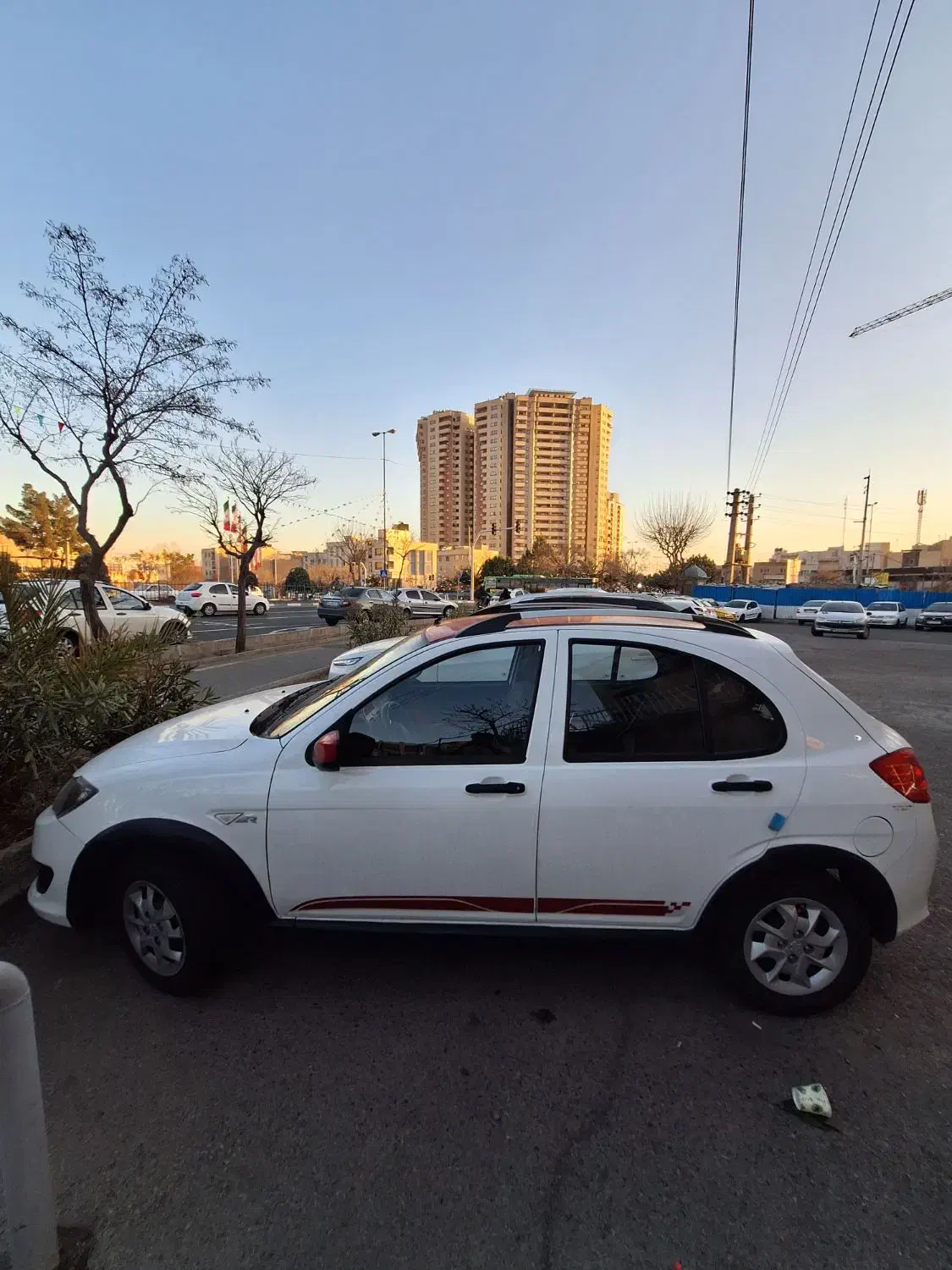 کوییک R سفید قرمز|خودرو سواری و وانت|تهران, گلستان (شهرک راه آهن)|دیوار