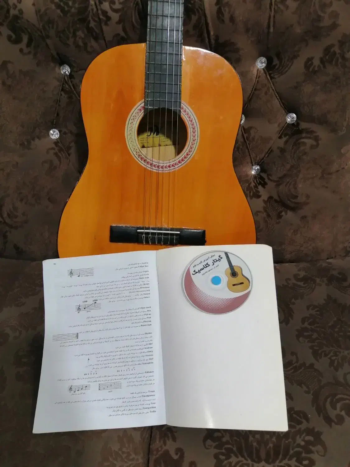 گیتار مدل MV در حد نو سالم و خوش صدا|گیتار، بیس، امپلیفایر|جهرم, |دیوار