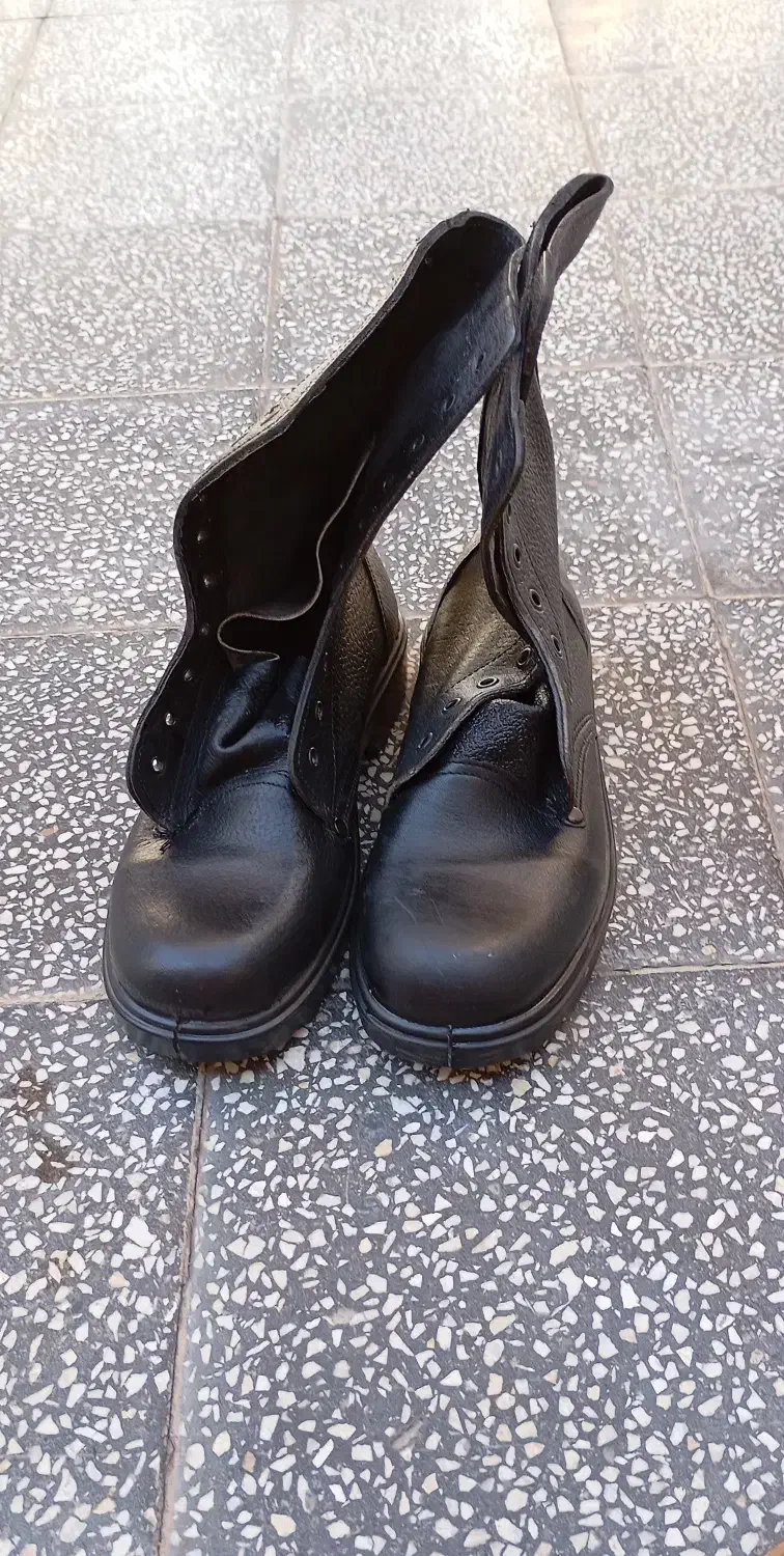 یک جفت پوتین تمام جرم|کیف، کفش، کمربند|آران و بیدگل, |دیوار