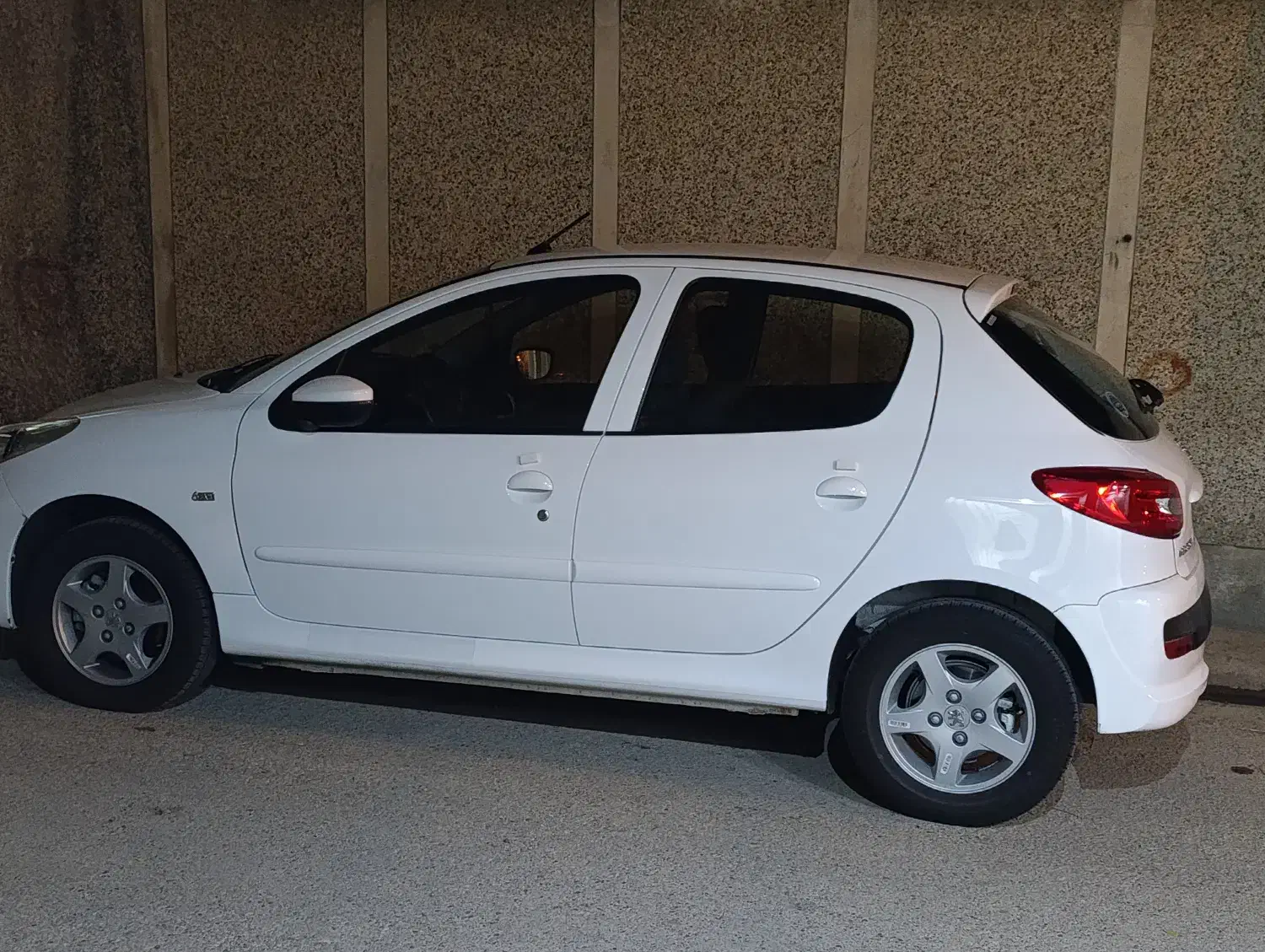 ۲۰۷ اتومات سال ۱۴۰۴|خودرو سواری و وانت|گنبد کاووس, |دیوار