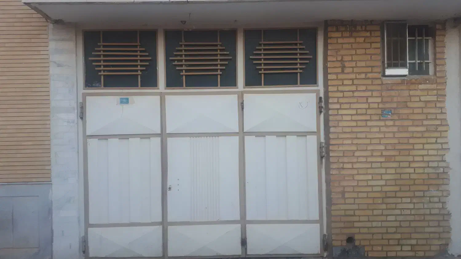 دو عدد در سه لنگه حیاط و پارکینگ وپنجره آلومینیم|مصالح و تجهیزات ساختمان|شهرضا, |دیوار