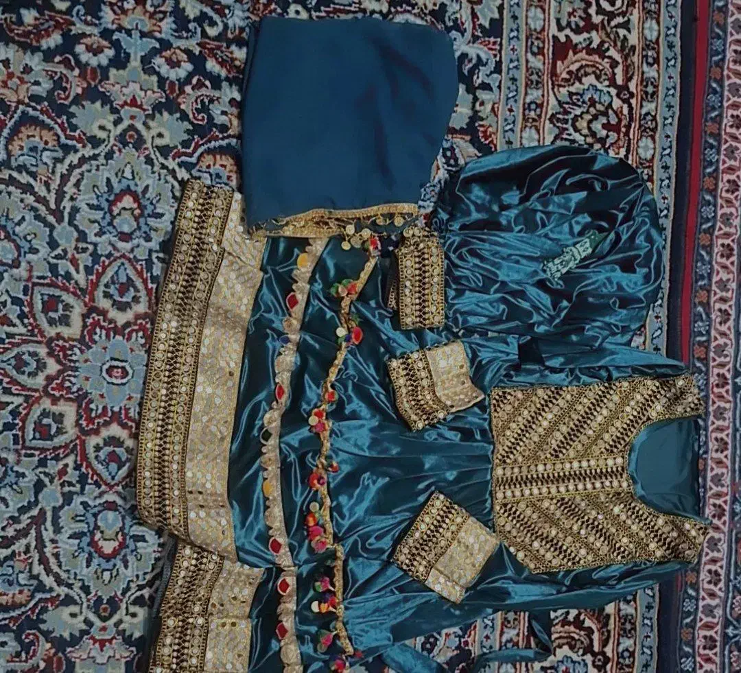 لباس نو|لباس|زابل, |دیوار