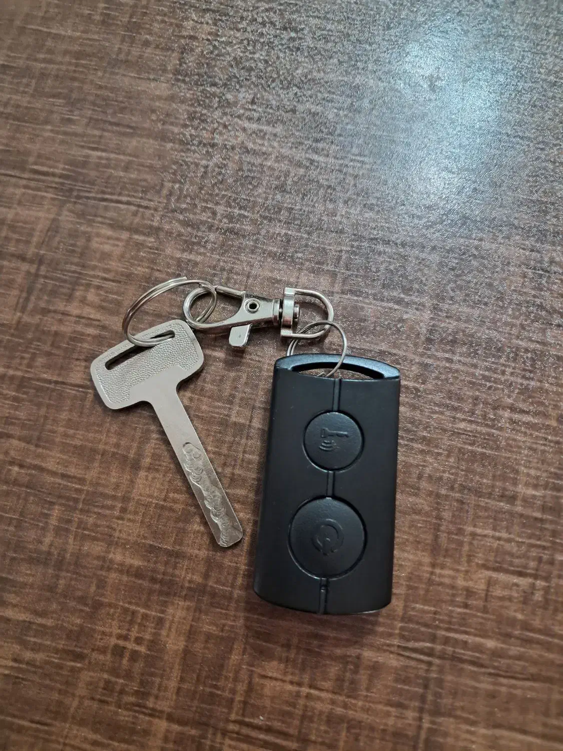 دسته کلید گم شده|اشیا|رشت, حمیدیان|دیوار