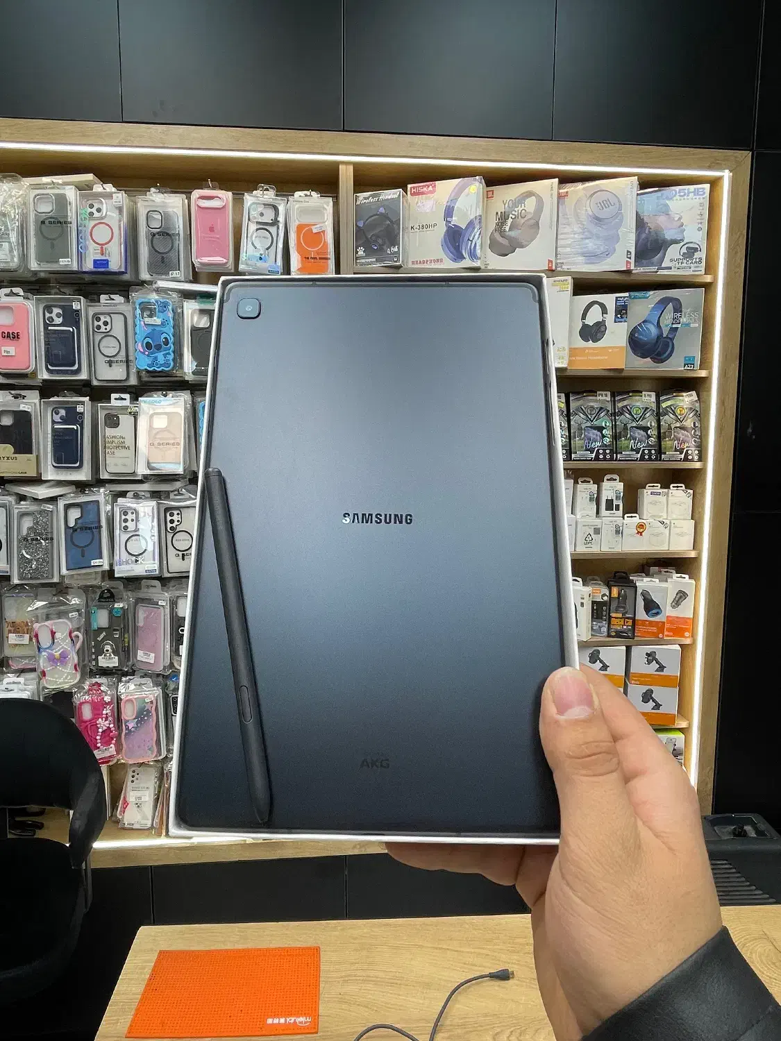 تبلت سامسونگ S6 lite 64G ram4 همراه با قلم لمسی|تبلت|فردیس, فردیس|دیوار