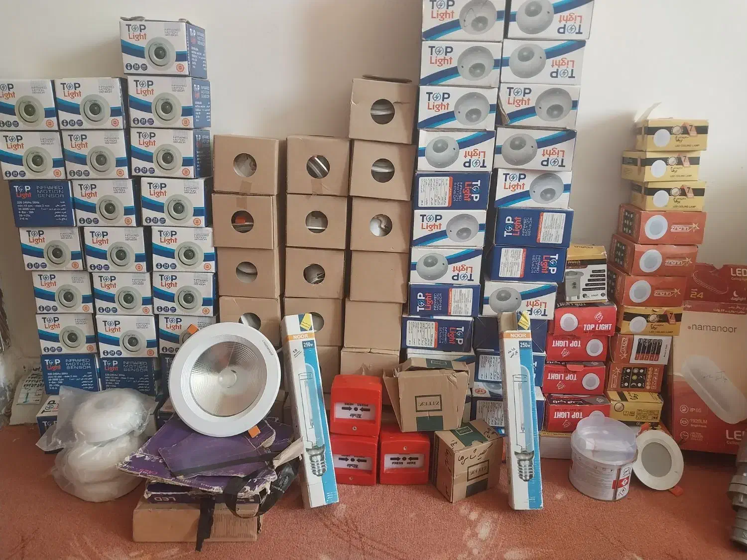 حراج یک سومی لوازم الکترونیک لامپ وسنسور ولوازم بن|حراج|هشتگرد, فاز ۲ مهستان|دیوار