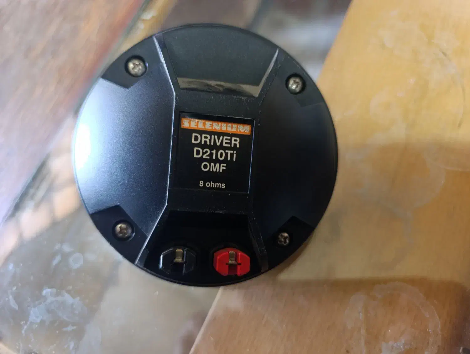 تیوتر دو اینچ سلنیوم B52 آمریکایی|صوتی و تصویری|اندیشه, اندیشه فاز ۴|دیوار