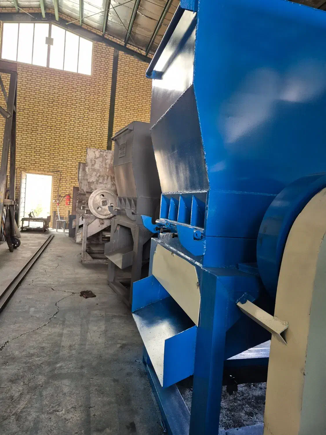 دستگاه آسیاب پلاستیک چندمنظوره سبد پت لاک نوار و.|ماشینآلات صنعتی|مشهد, احمدآباد|دیوار