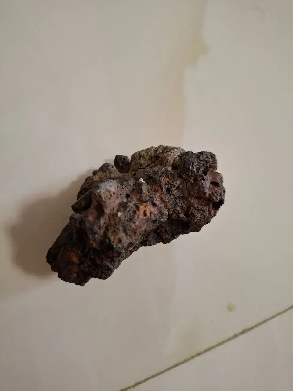 شهاب سنگ|کلکسیون اشیاء عتیقه|اصفهان, بوستان ناژوان|دیوار