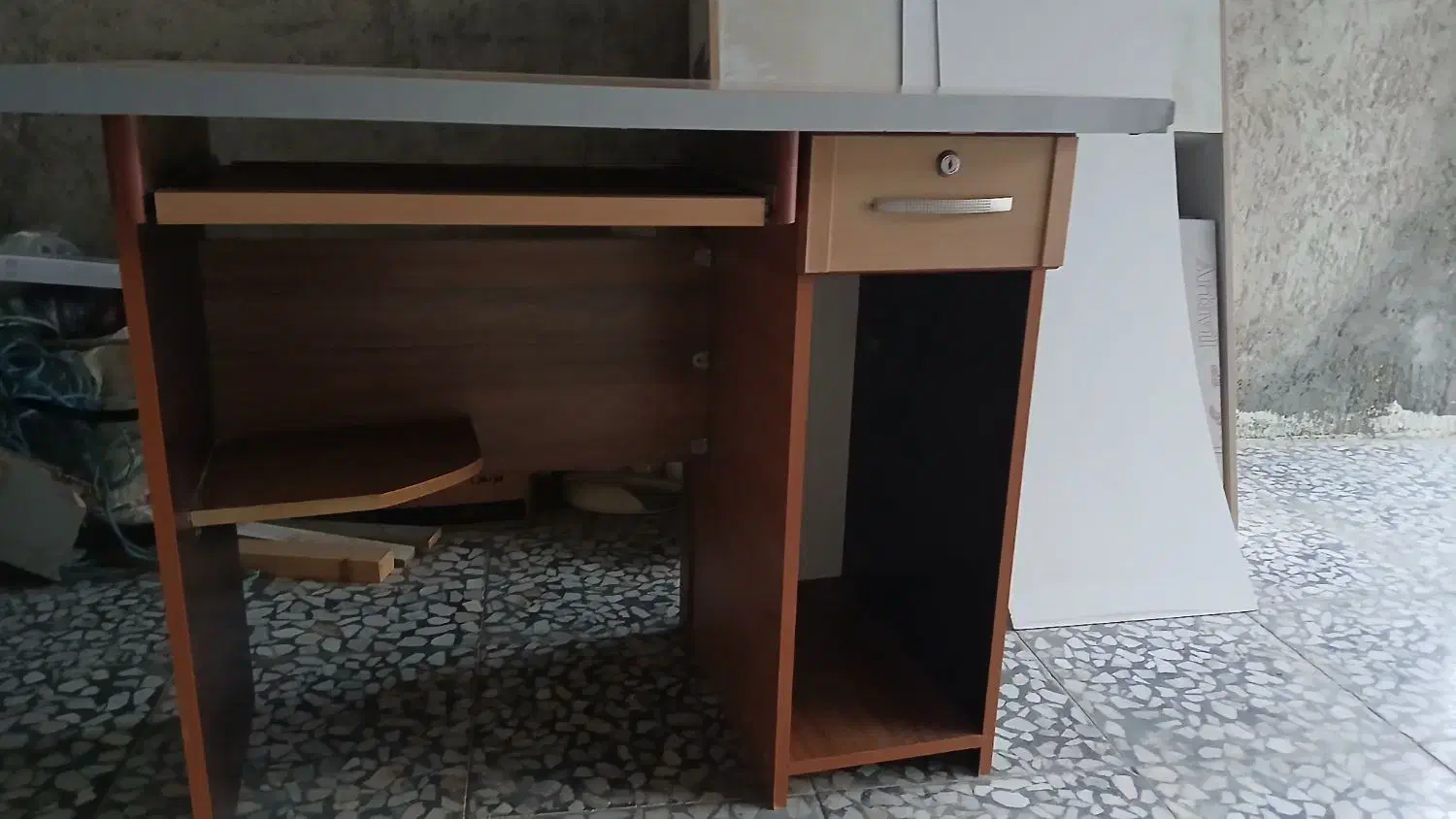 میز کامپیوتر ، مطالعه|میز تحریر و کامپیوتر|اهرم, |دیوار