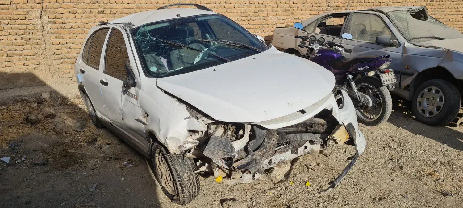 کوییک ۱۴۰۱ تصادفی|خودرو سواری و وانت|بروجرد, |دیوار