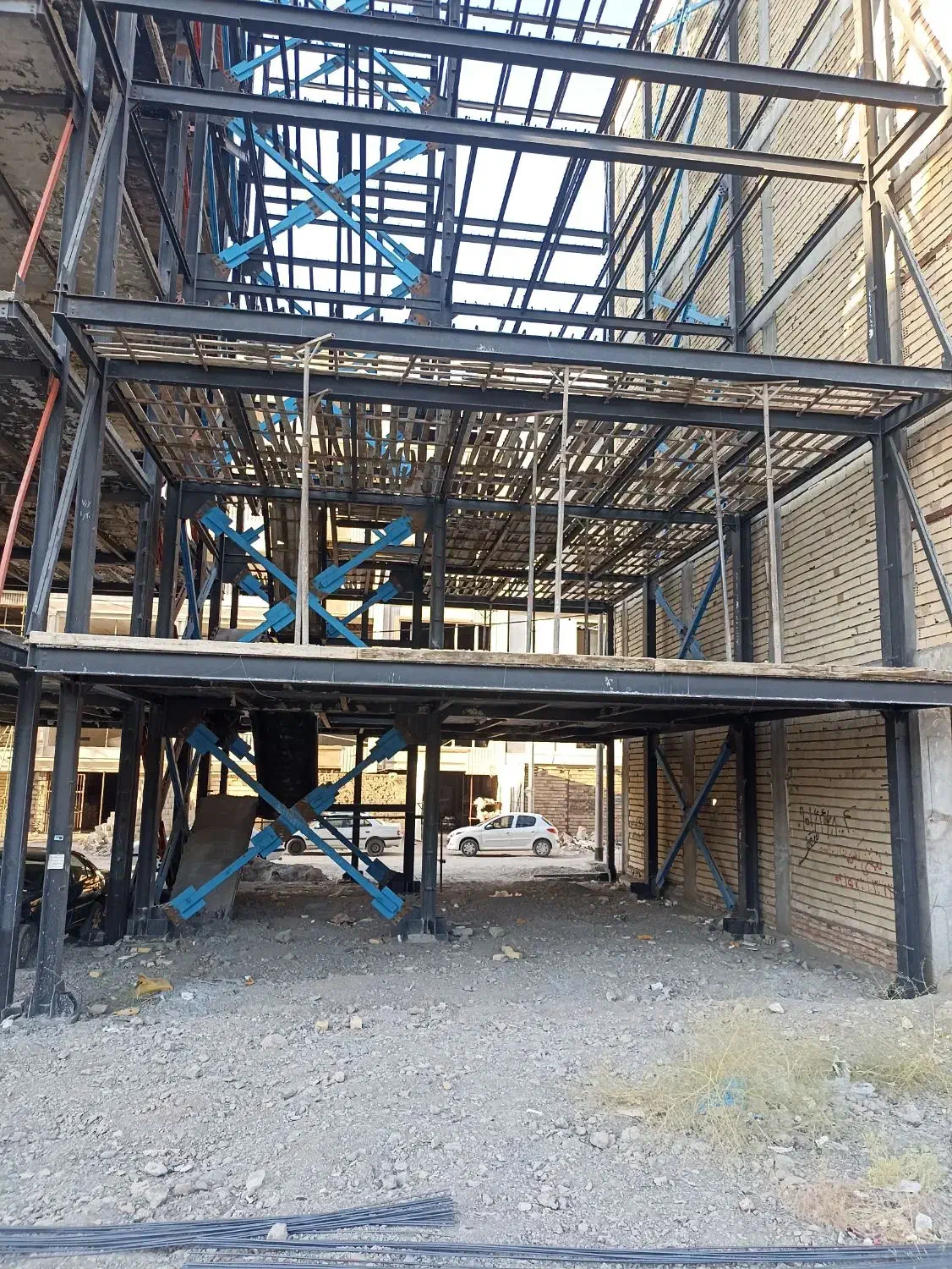 نیازمند نیروی سقفکار کامپوزیت تخت|استخدام معماری، عمران و ساختمانی|بیرجند, |دیوار