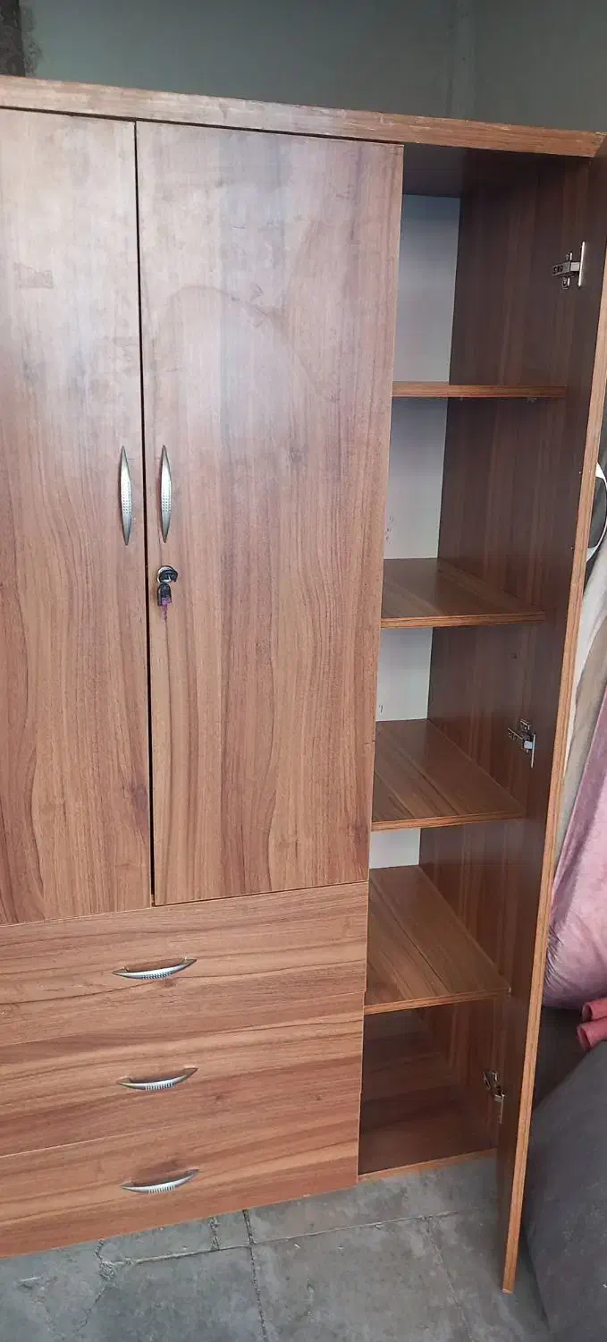 کمد لباسی سالم زیبا و جادار|جاکفشی، کمد، دراور|کرمان, |دیوار