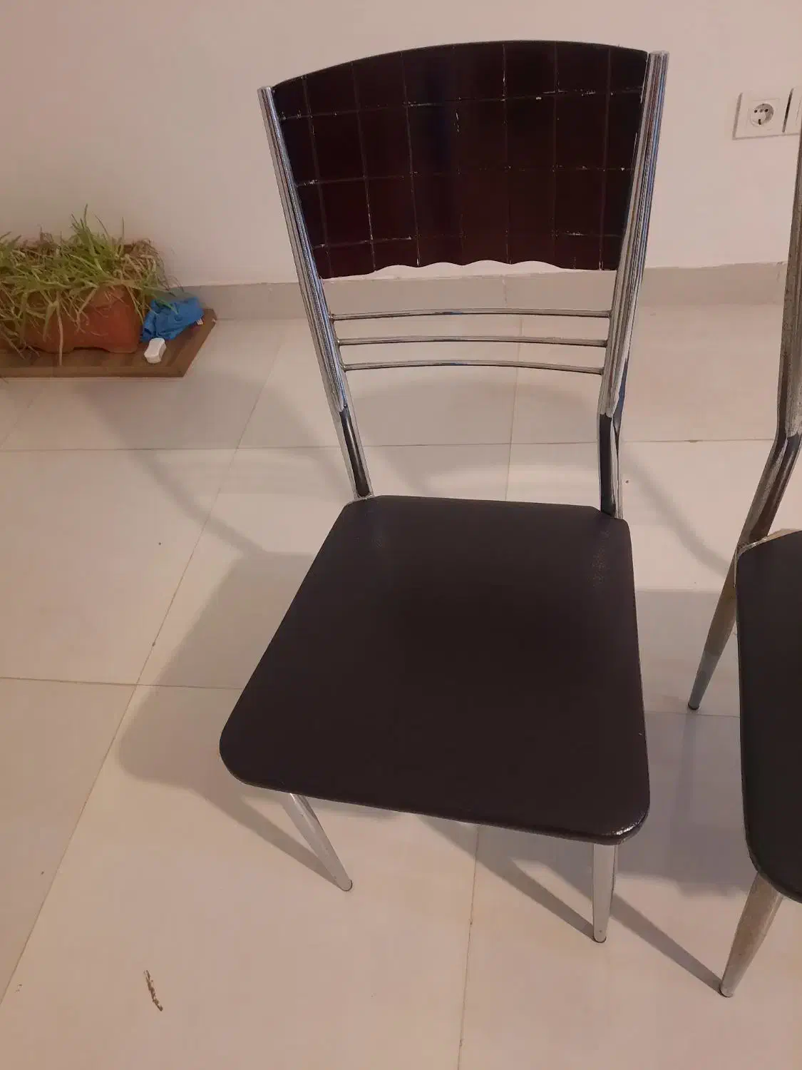 دو عدد صندلی|صندلی و نیمکت|گرگان, |دیوار