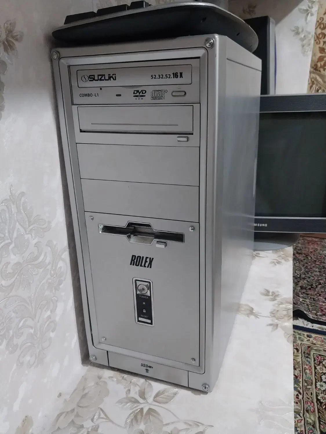 کامپیوتر با میز و صندلی چرخ دار|رایانه رومیزی|کرمان, |دیوار