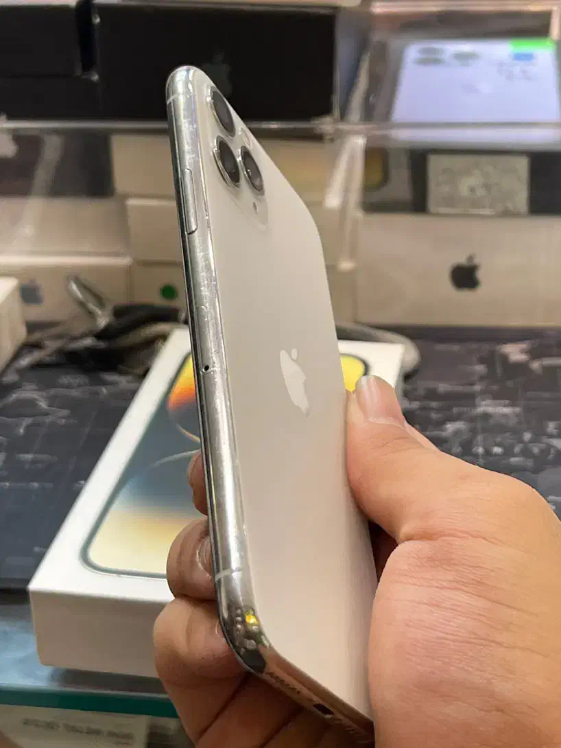 یاقوت سفید آیفون ۱۱پرو انگار همین الان انباکس کردی|موبایل|تهران, نیاوران|دیوار