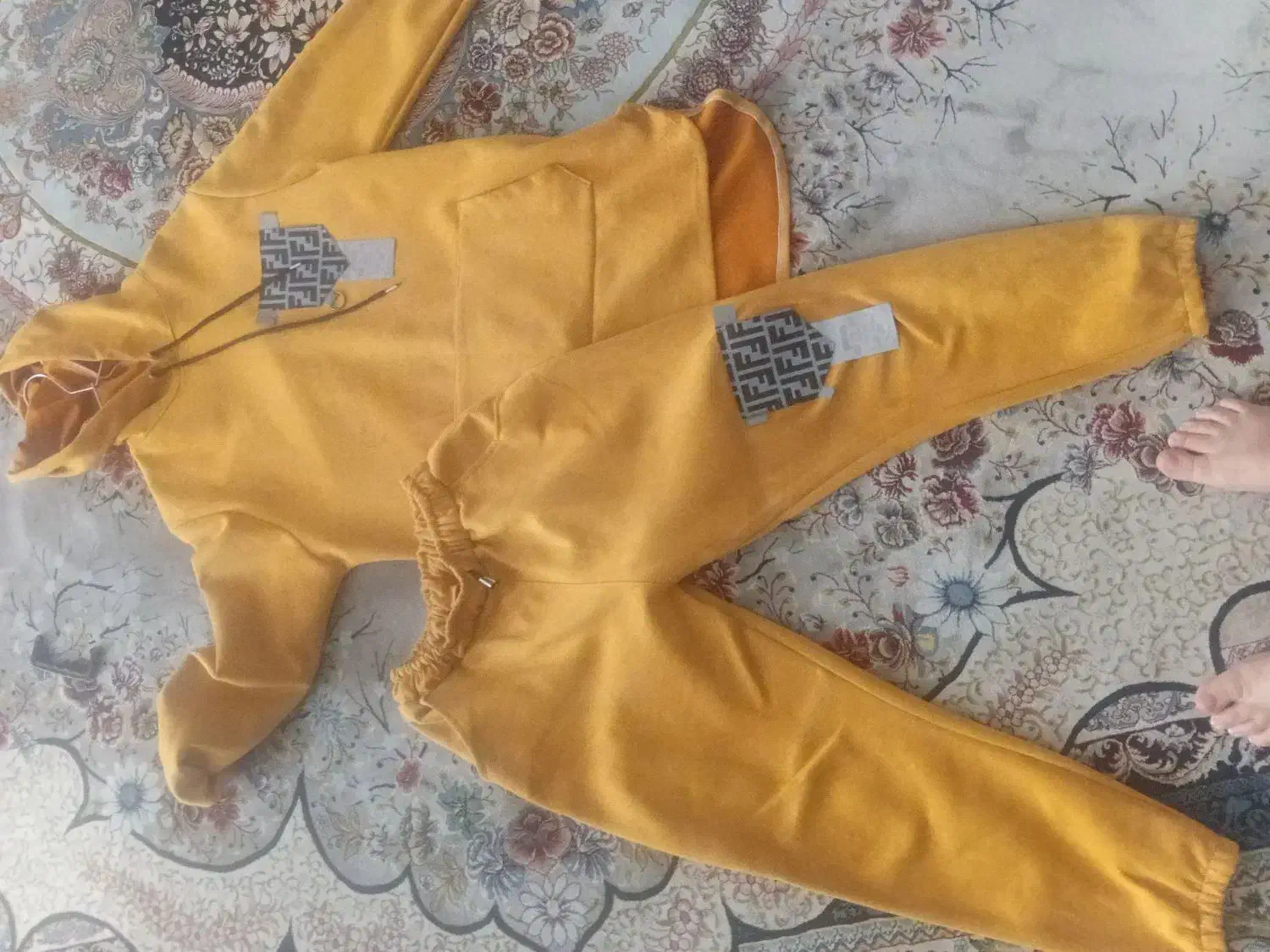 مانتوشلوار|لباس|شیراز, مسلم|دیوار