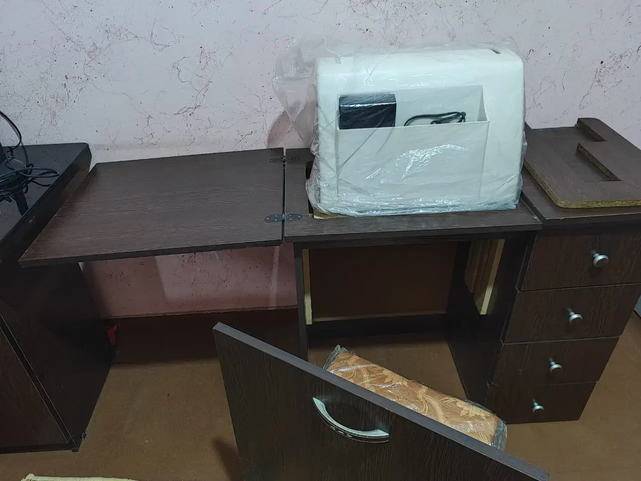 میز تحریر و میز چرخ خیاطی|میز تحریر و کامپیوتر|اهواز, کوی مهدیس|دیوار