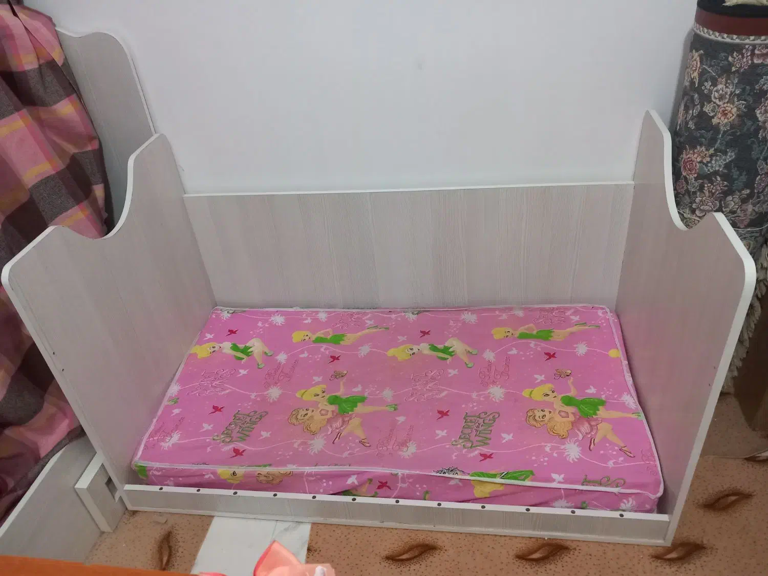 تخت و تشک نوزاد هر کی لازم داره ببره|تخت و صندلی بچه|نهاوند, |دیوار