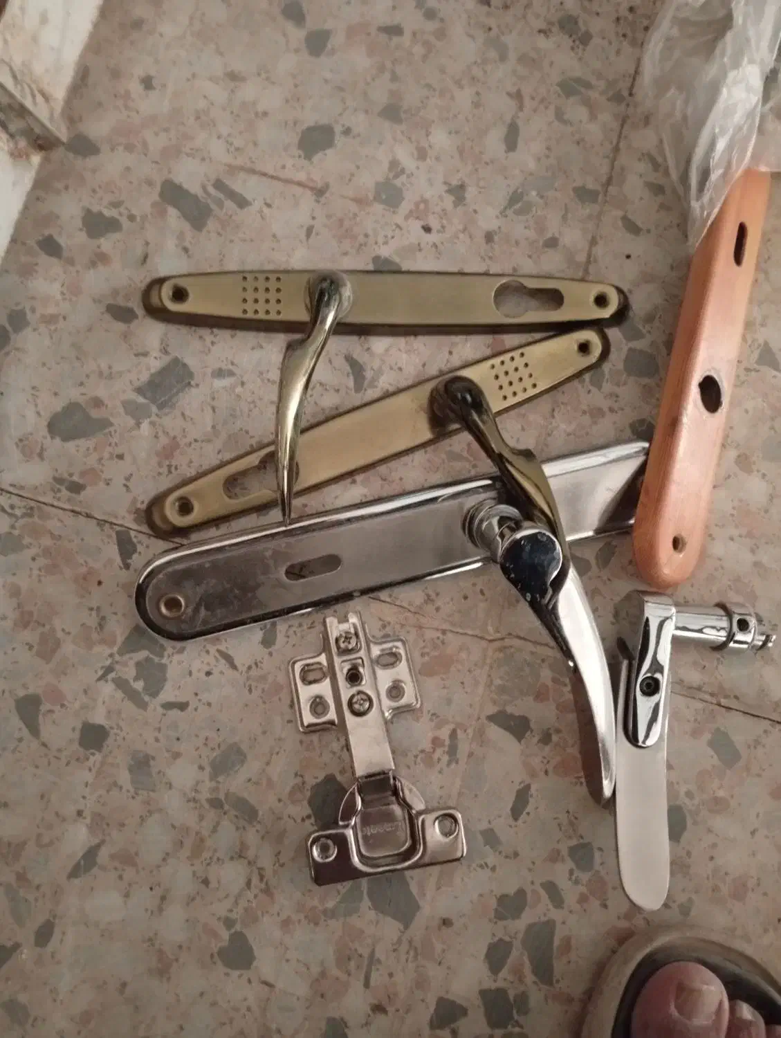 چند عدد دستگیره قفل در ارامبند|حراج|شیراز, مسلم|دیوار