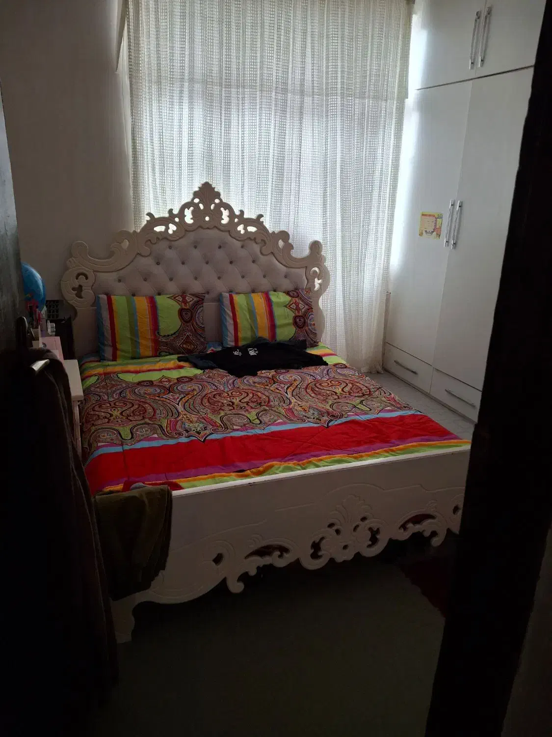 تخت و کمد|تخت و سرویس خواب|گلوگاه, |دیوار