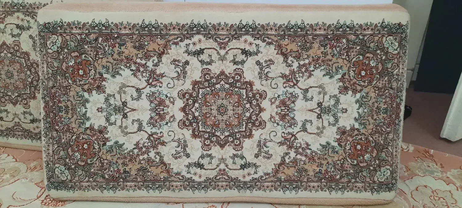 یک جفت پشتی|پشتی|قم, شاه سید علی|دیوار