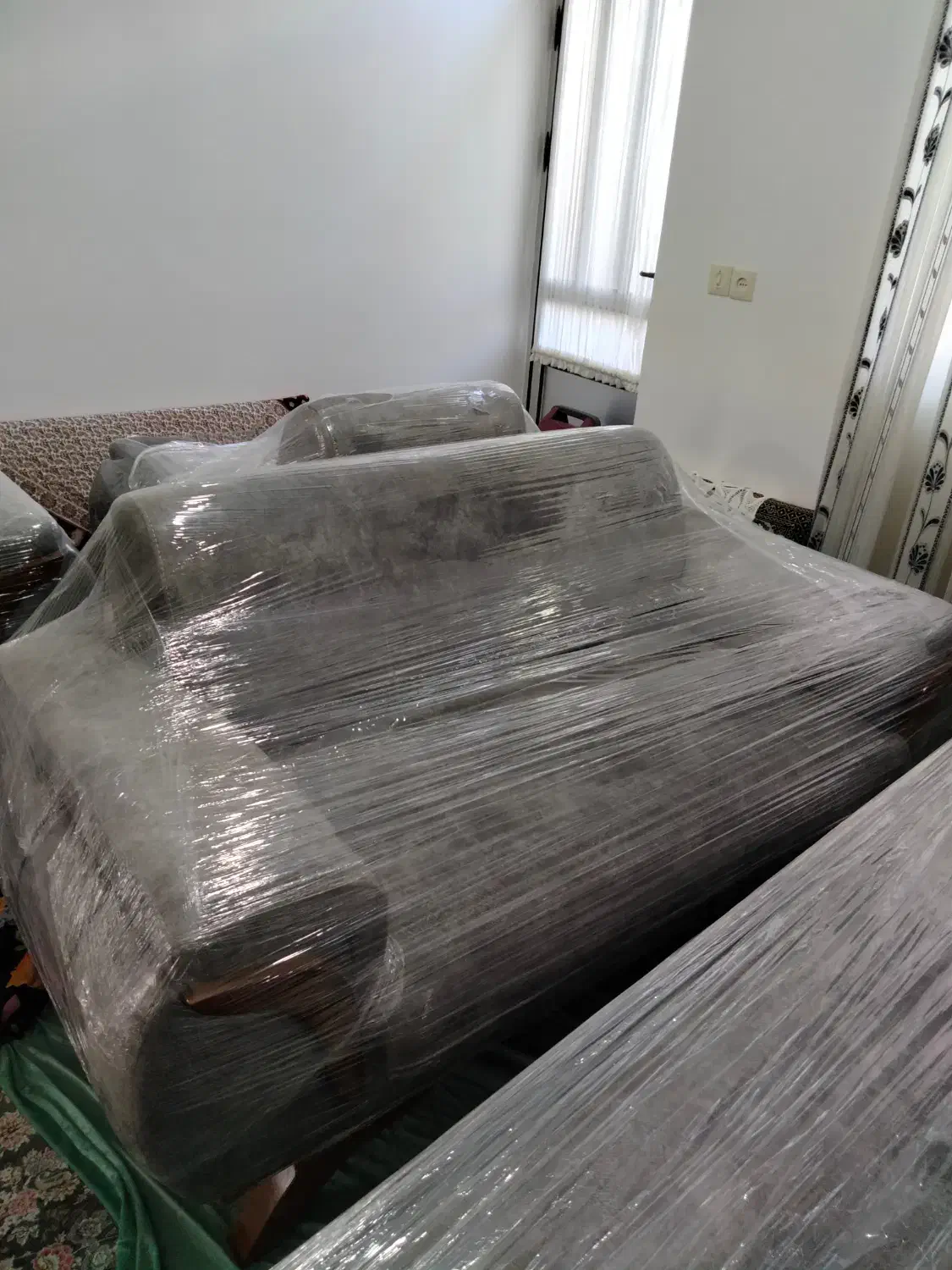 مبل|مبلمان خانگی و میز عسلی|گلوگاه, |دیوار