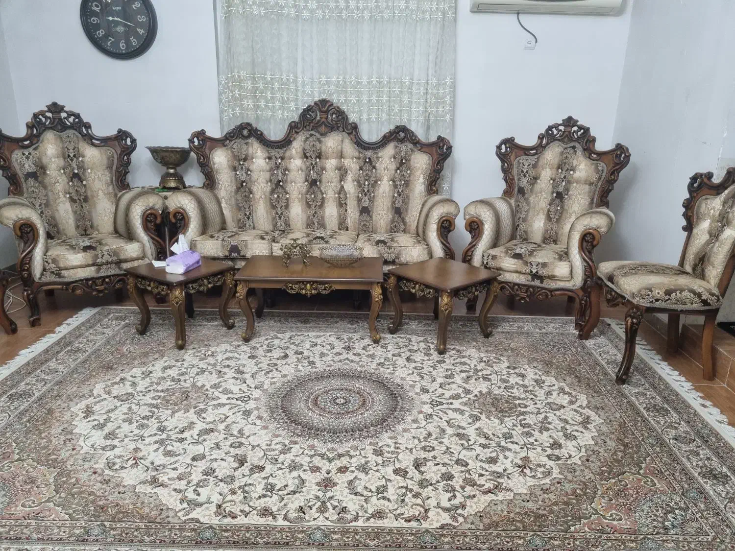 مبل سلطنتی 9 نفره|مبلمان خانگی و میز عسلی|تالش, هشتپر|دیوار